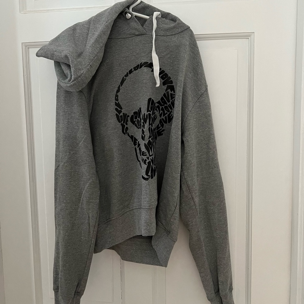 Adorable grey chrldr hoodie in womens M!